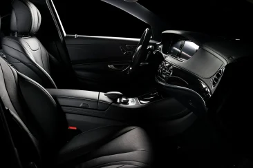 modern-luxury-car-black-leather-interior-2021-08-26-17-12-25-utc-copy Automóviles en concesionario